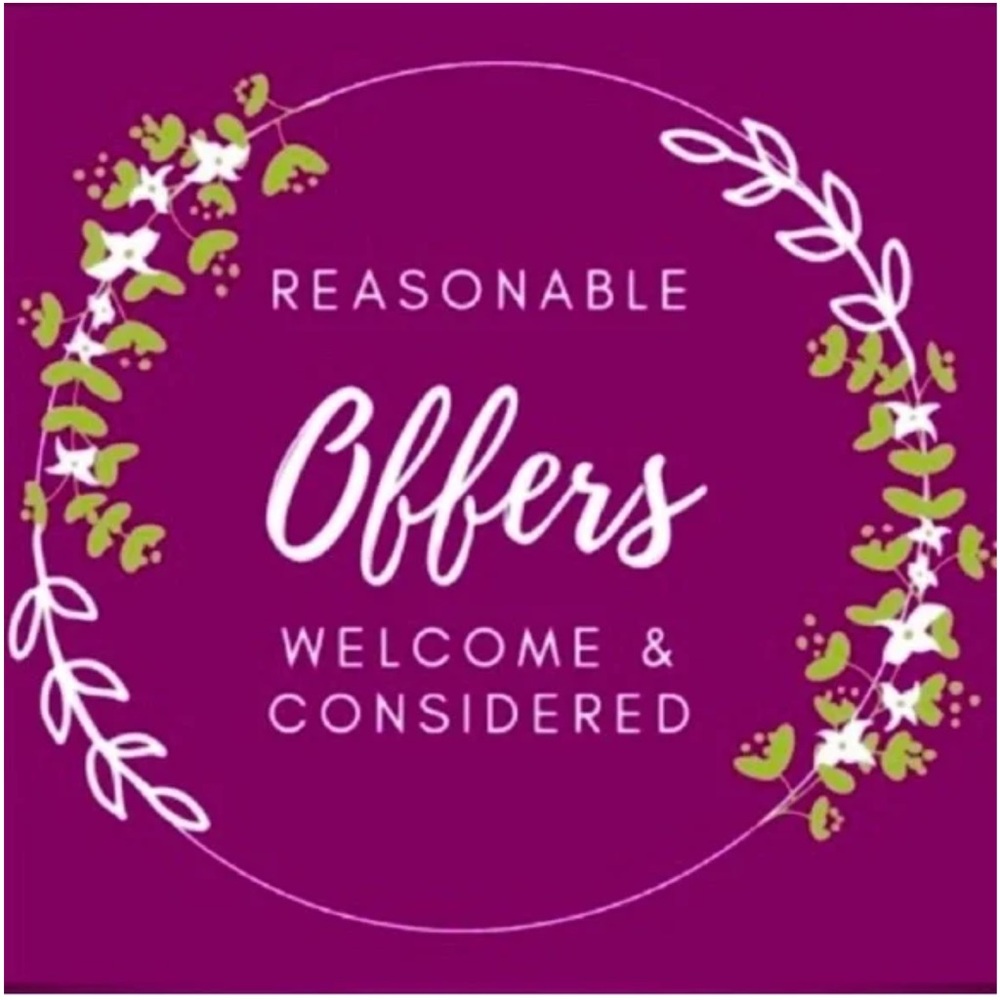 I Love Offers 💞
Reasonable Offers welcome and considered!